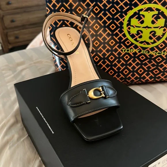 Black Coach heals, new with box - Picture 2 of 5